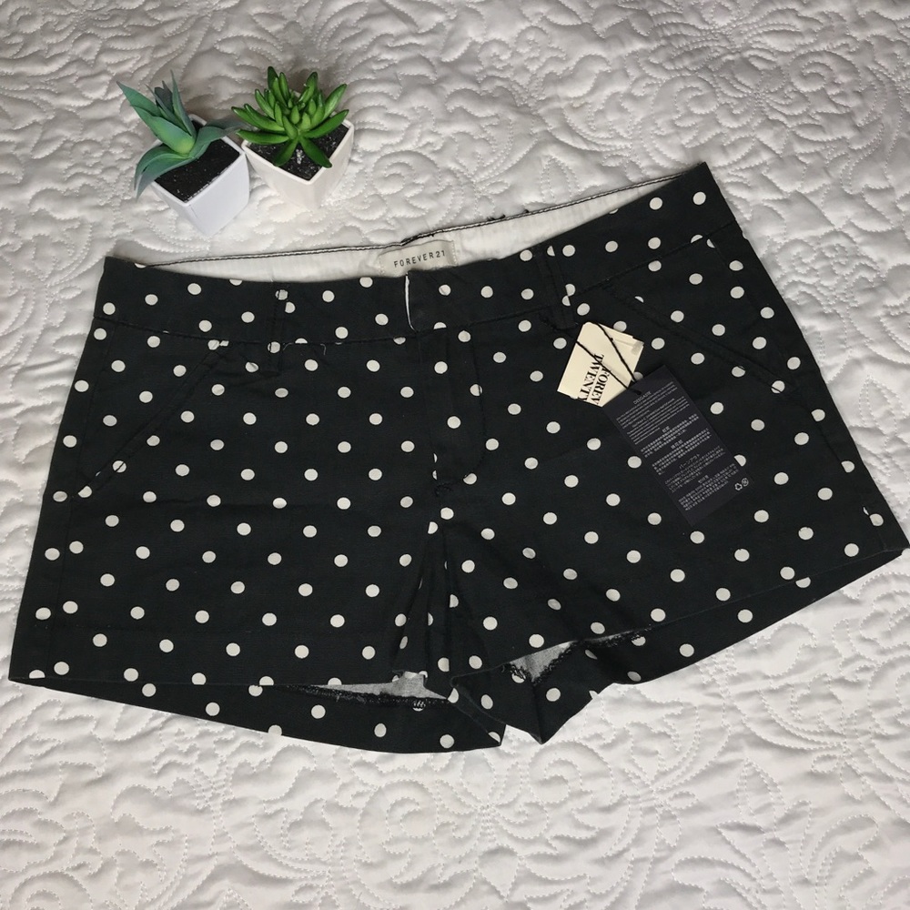 🆑 FOREVER 21 short woven dots black/ivory